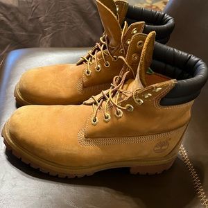 Classic timberlands boots size 8